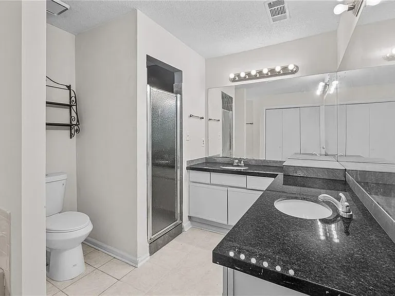 990 Chapman Ln — Photo 13