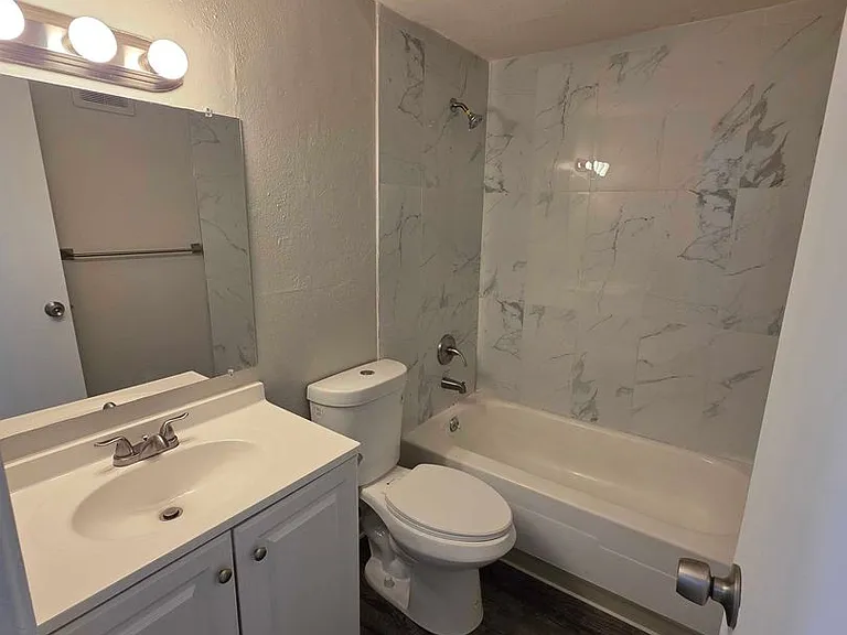 Sunstone Apartments — Photo 28