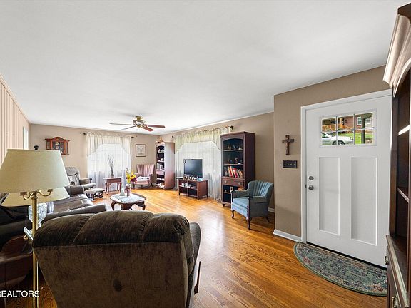 3rd image of 307 Iroquois Dr