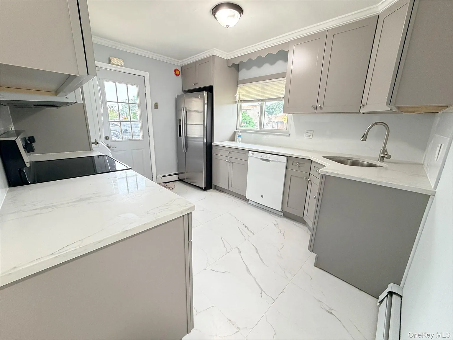 5 bed, 3.0 bath, 1700 sqft, $4,900 — Photo 2