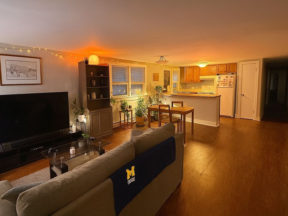 1st image of 413 W Hoover Ave #6A