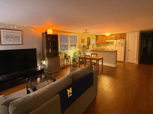 Colonial Revival Multi-Family Building Offering Studio & 2-Bedroom Units, 413 W Hoover Ave APT 6, Ann Arbor, MI 48103