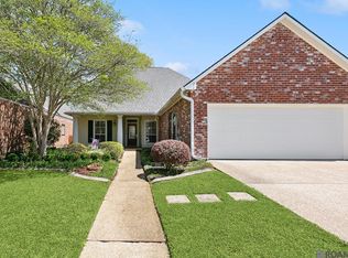 2243 Saint Regis Dr, Baton Rouge, LA 70816