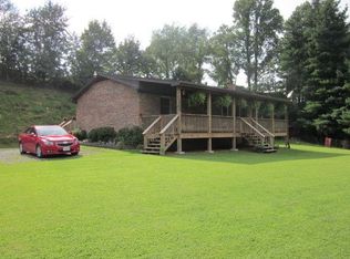 251 Breezeway Ln, Cedar Bluff, VA 24609