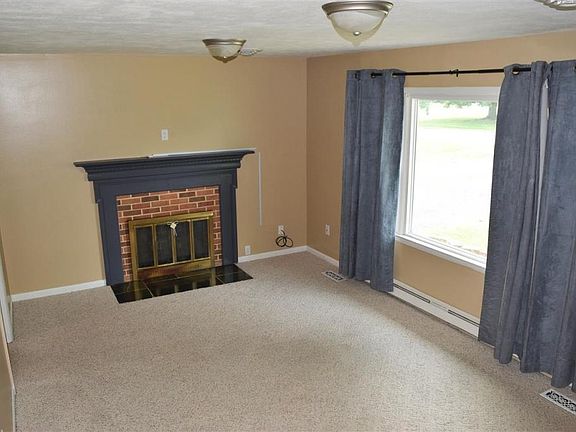 2nd image of 7 Bluestone Dr