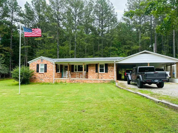 1421 Peach St, Selmer, TN 38375