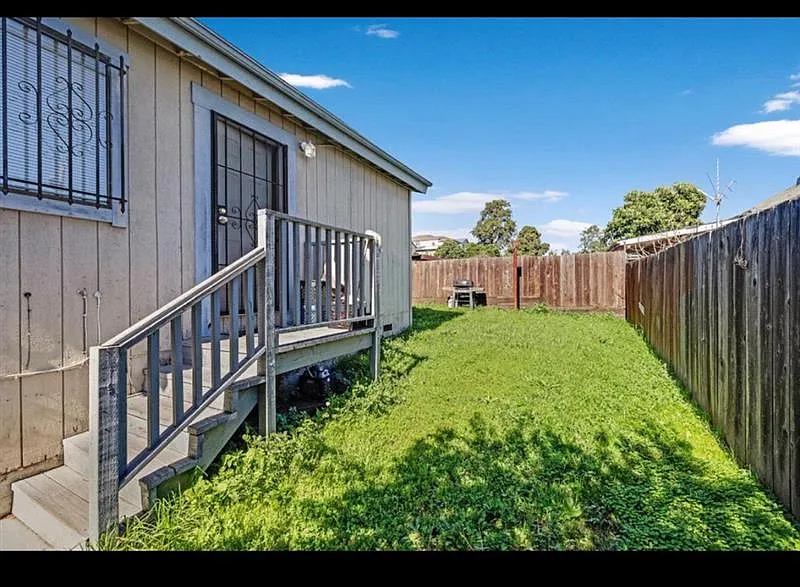 4 bed, 1.5 bath, 1200 sqft, $3,500 — Photo 2