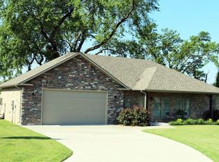 421 Fairway Cir, Grove, OK 74344