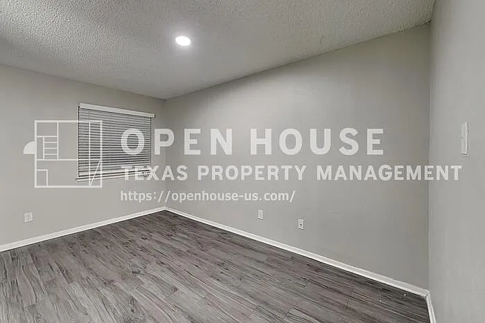 3 bed, 2.0 bath, 1883 sqft, $2,440 — Photo 4