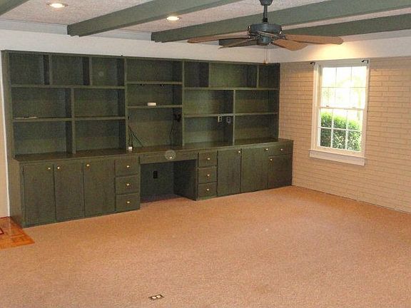 FR w/Built-Ins