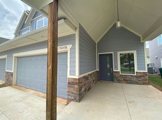 17605 Hampton Park Dr #B, Edmond, OK 73012