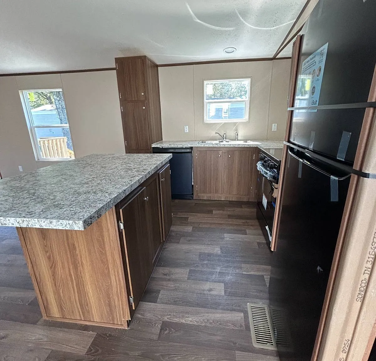 3 bed, 2.0 bath, 1140 sqft, $1,100 — Photo 4