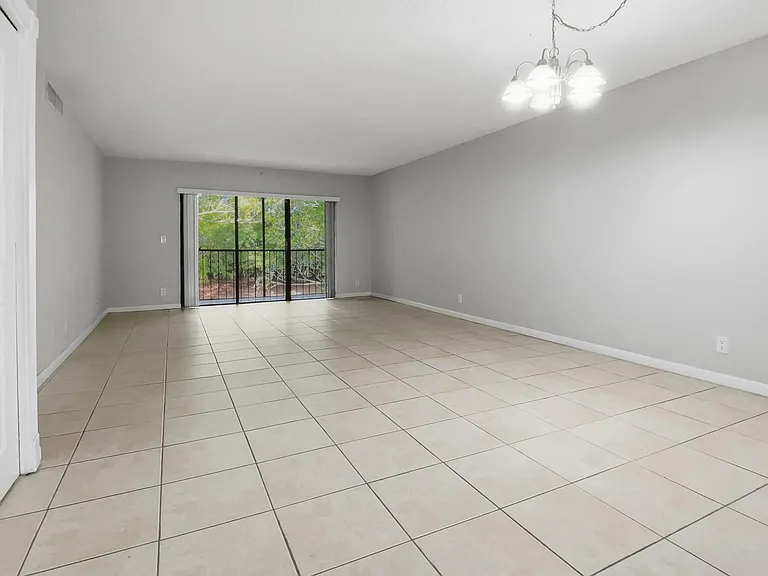 197 Lakeview Dr #202 — Photo 6