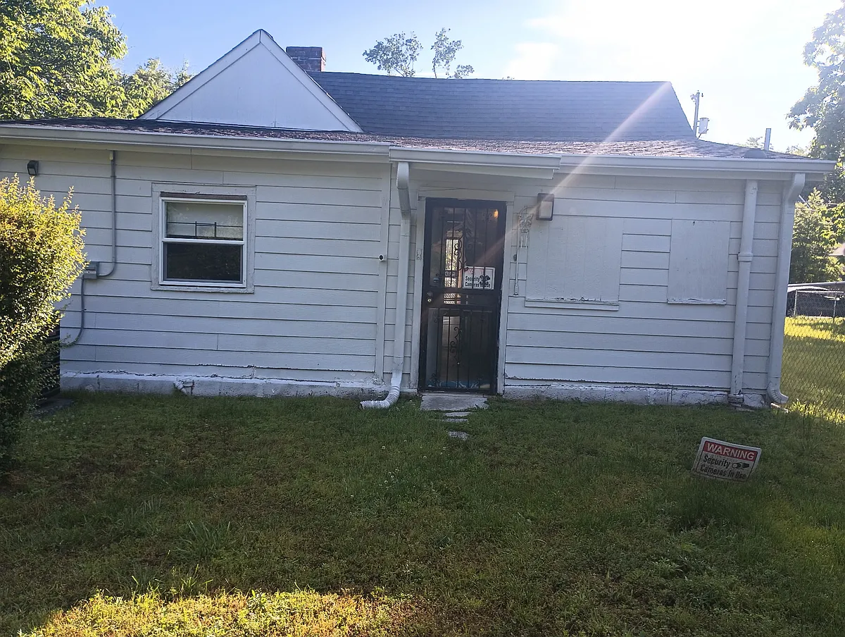 Building Photo - 1613 16th Ave N