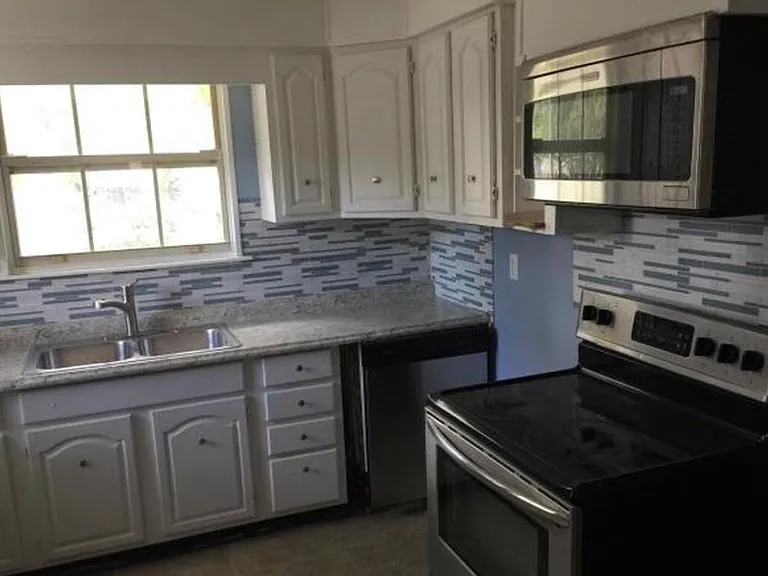 5103 Kingsbury St — Photo 3