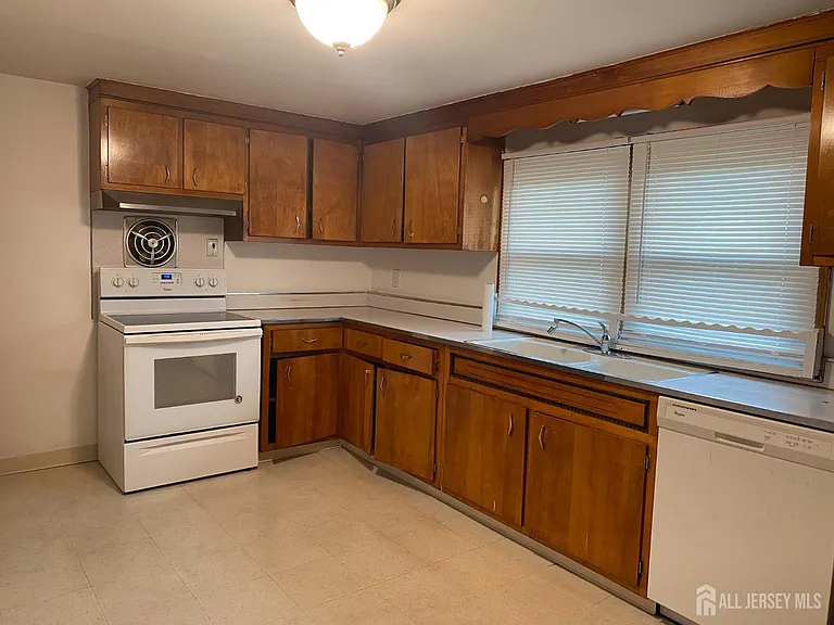 123 Highland Ave — Photo 5