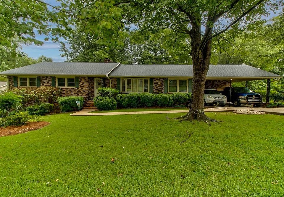 1st image of 208 Holly Dr