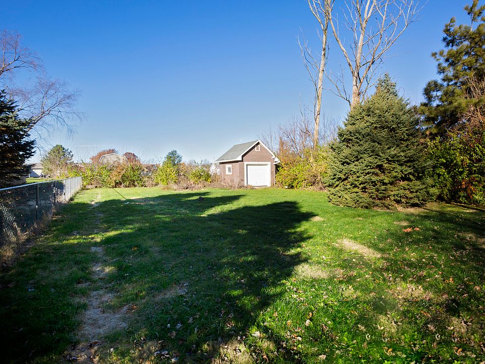 122 Hilton Dr, Lexington, IL 61753 Zillow