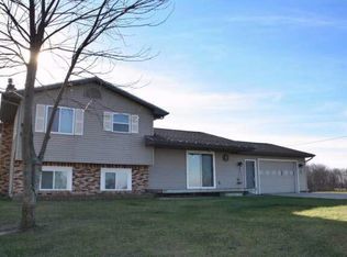 6189 South Dr, Fenton, MI 48430