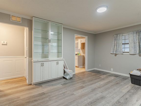 2nd image of 1250 Maple Ct