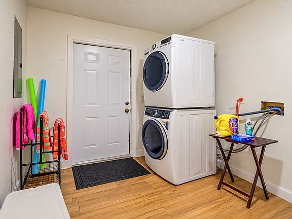 4th image of 2562 25th St