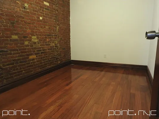 Rented by Point NYC | media 23