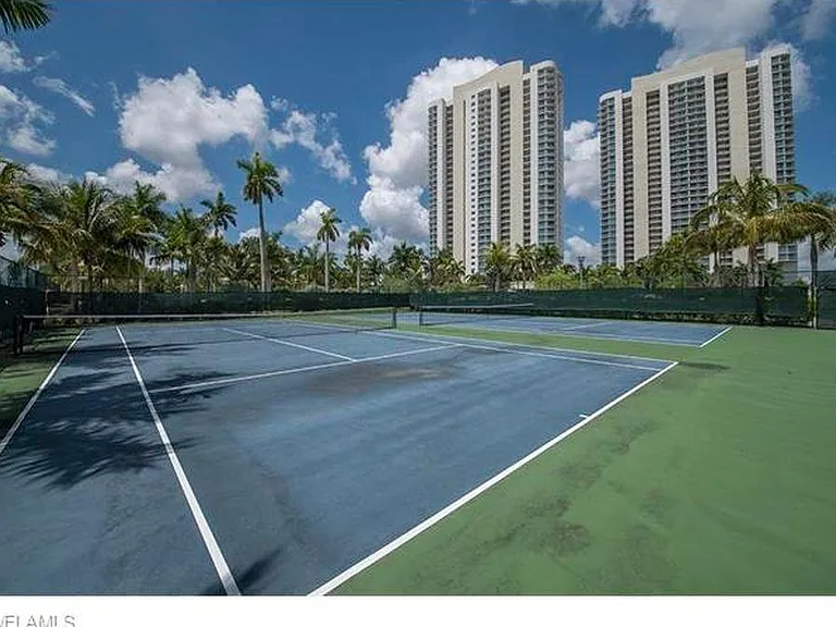 3000 Oasis Grand Blvd #2802 — Photo 4