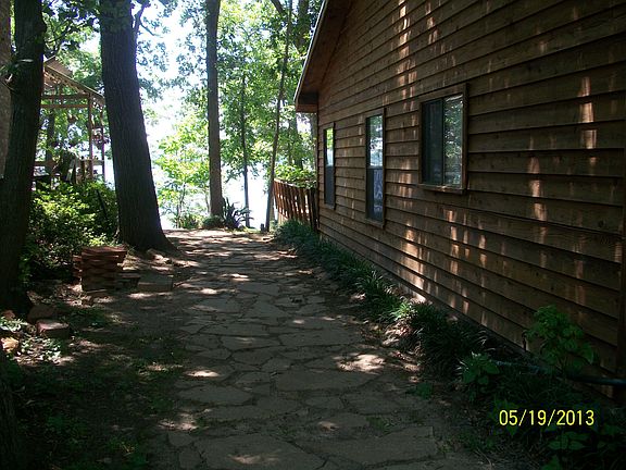 3rd image of 226 Dogwood Ln W