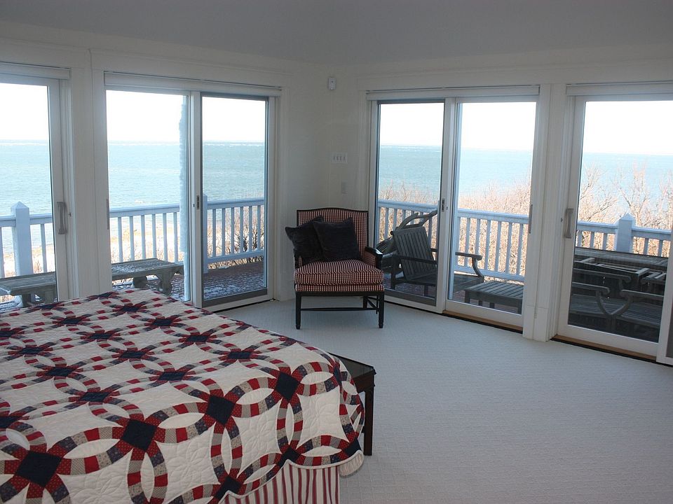 Master suite with 4 sliders to deck