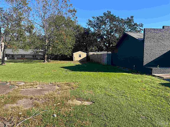 2nd image of 806 New Warrington Rd