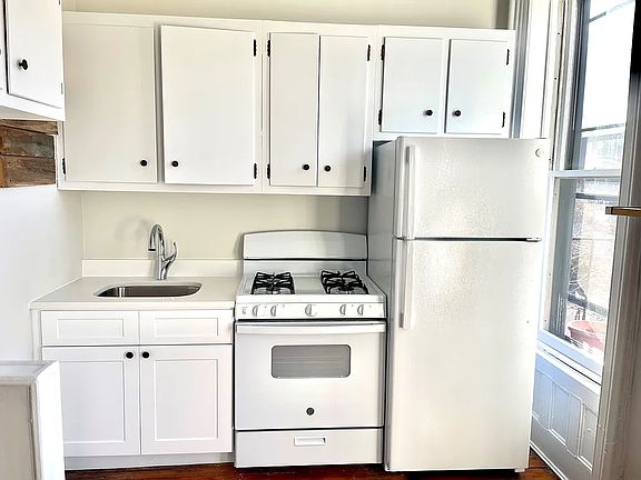 3rd image of 318 President St Floor 2