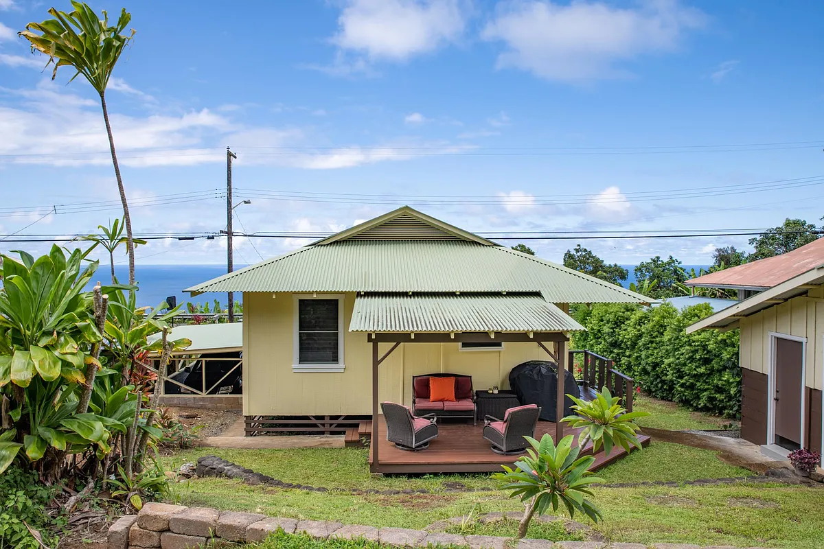 back of cottage - Kukuihaele Rd