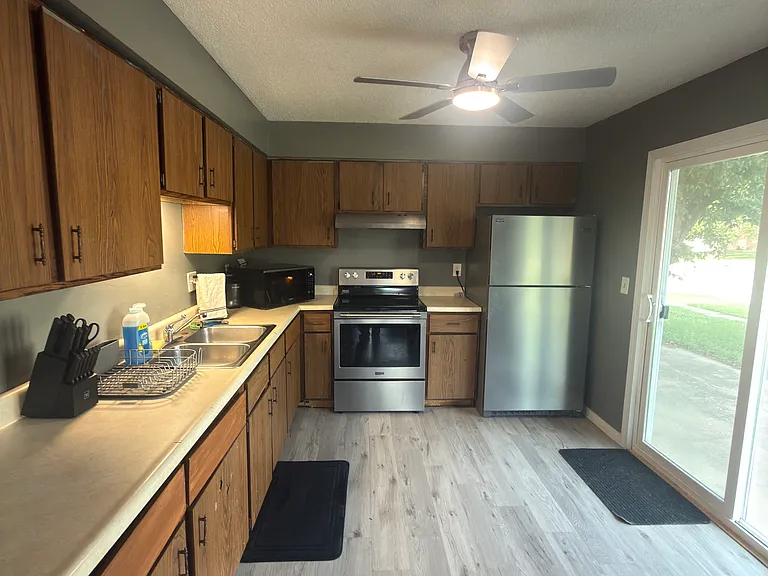 801 W Saint Anthony Ave — Photo 10
