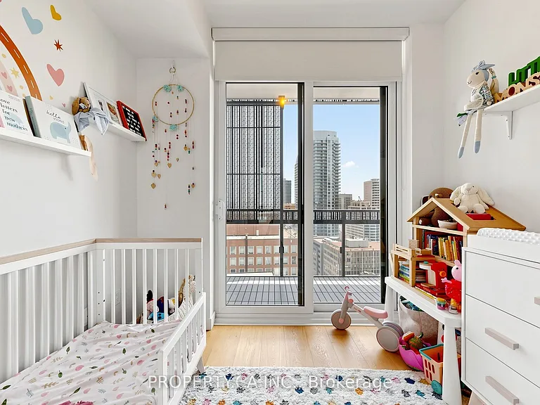8 Eglinton Ave E #1411 — Photo 9