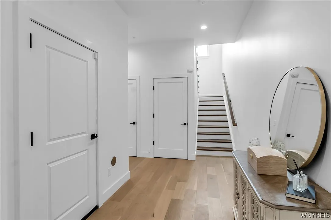 3 bed, 3.5 bath, 2678 sqft, $8,000 — Photo 3