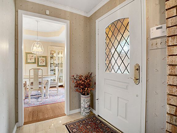 4th image of 16046 Chalfont Cir