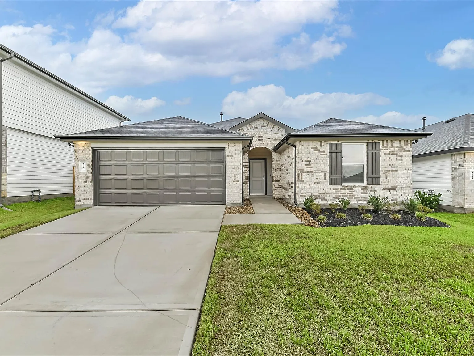 4 bed, 2.0 bath, 1750 sqft, $2,300 — Photo 2