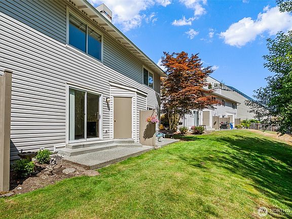 3rd image of 18910 Bothell Everett HWY #H2