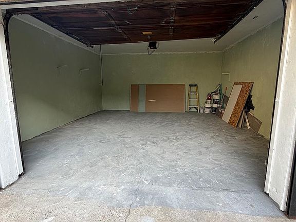 5th image of 3265 River Rd