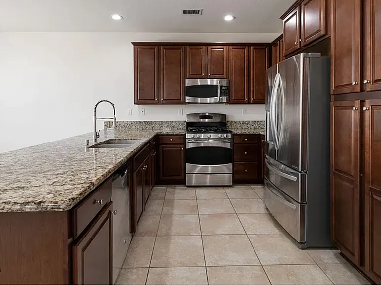 2710 Alessandro Dr — Photo 10