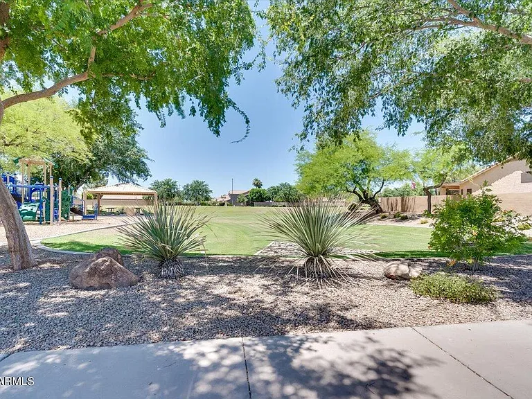 312 E Mesquite St — Photo 33
