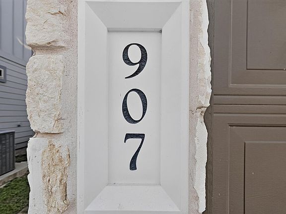 5th image of 907 Sleepy Dell Ln