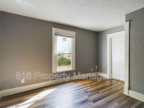 4th image of 7908 Euclid Ave