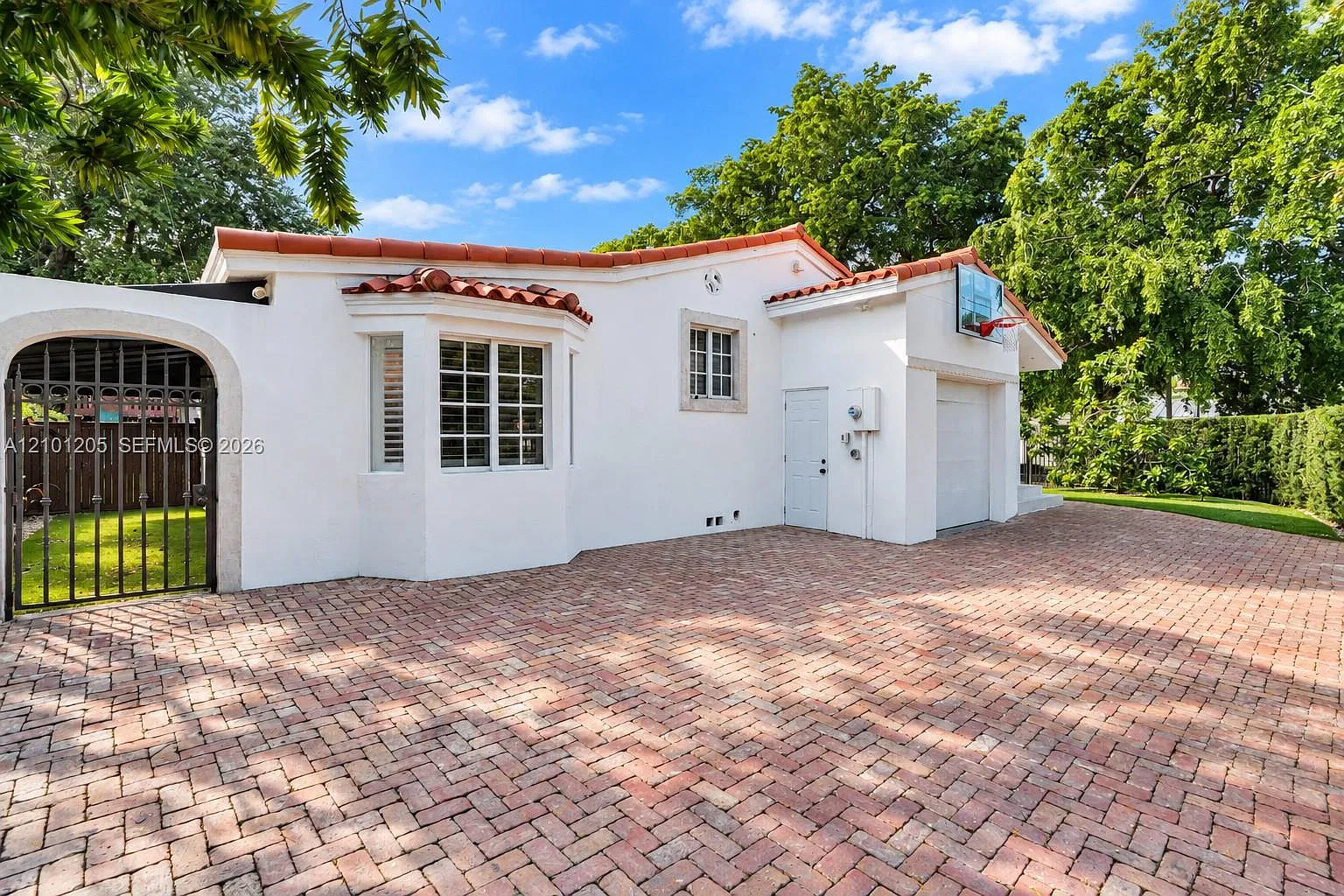 Brickell Estates — Photo 2