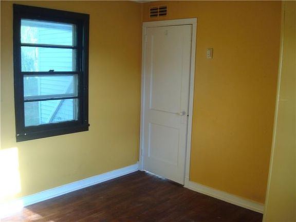 5th image of 33-35 Kingswood Dr