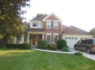 587 Oxford Cir, Elk Grove Village, IL 60007