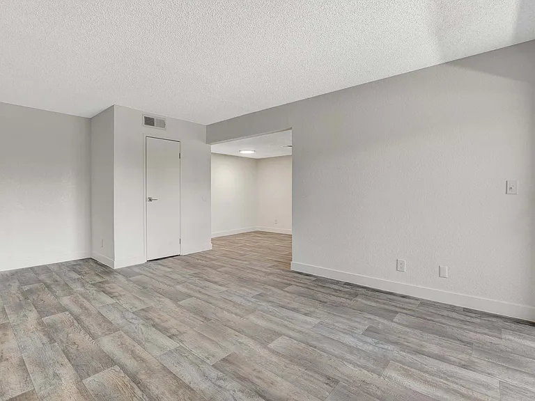 Sundance Village Apts — Photo 52
