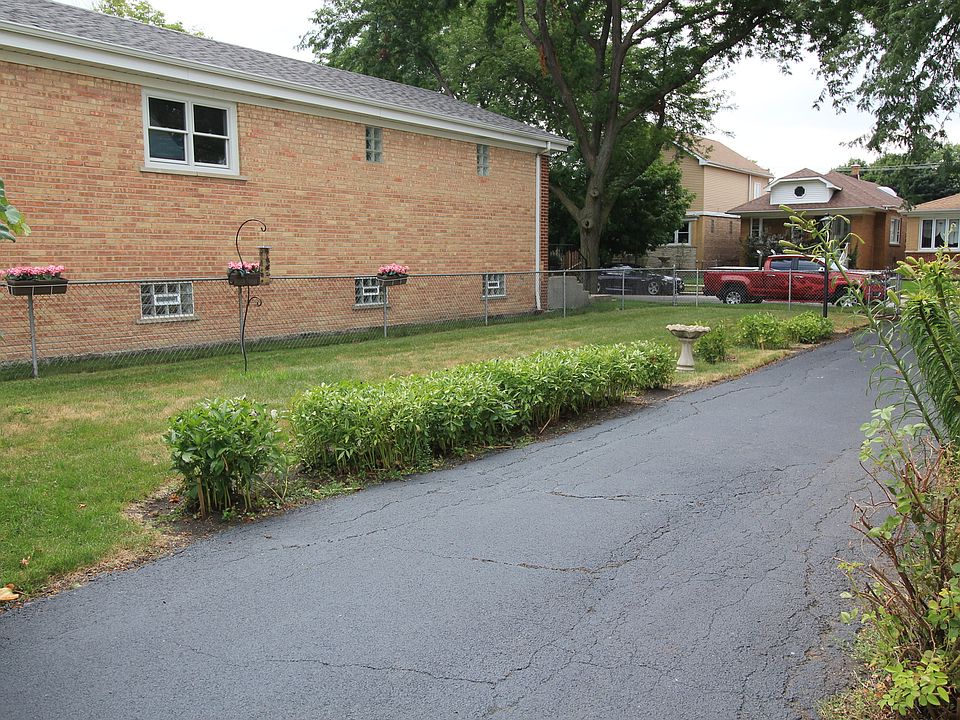 2nd image of 3961 N Oleander Ave