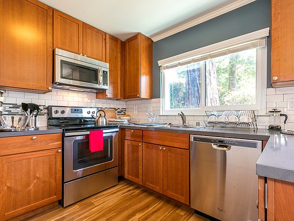 3rd image of 108 Ross Ave APT 3