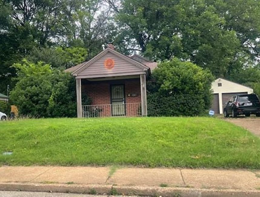 1st image of 2762 Garden Ln